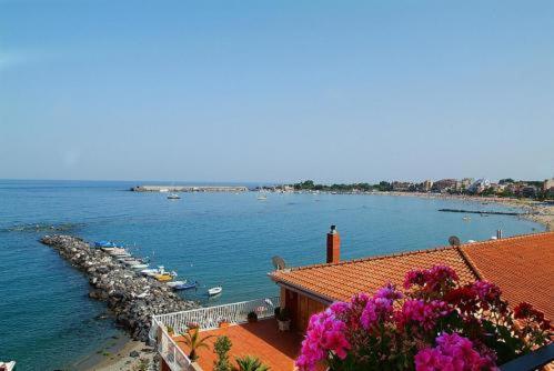 Hotel Costa Azzurra Giardini-Naxos Exterior foto